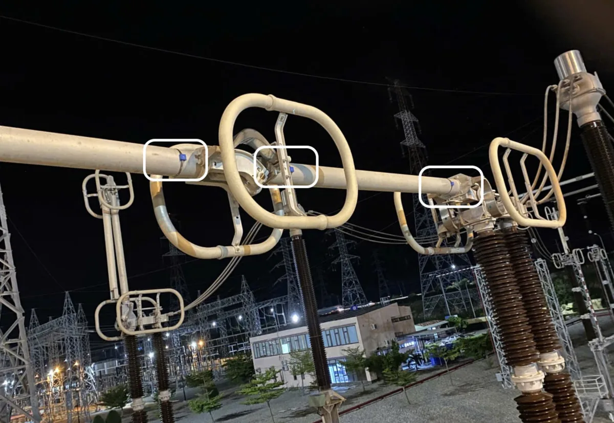 Disconnector contact monitoring in a substation switchyard